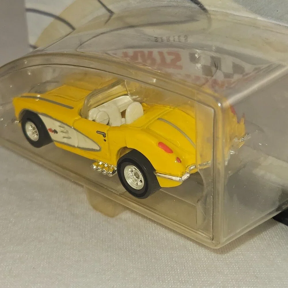 100% Hot Wheels GM Performance Parts Series '58 Corvette #3/4 MINT Yellow (K229)